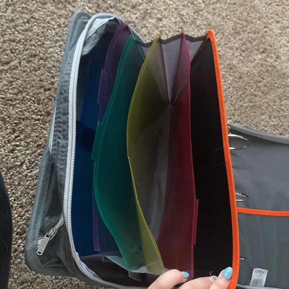This is a case it binder perfect for holding papers that is orange and gray - Picture 3 of 4